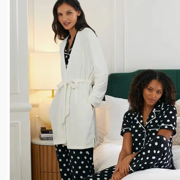 Kate Spade White Cozy Robe with Tie Belt
Size L/XL - Picture 11 of 11